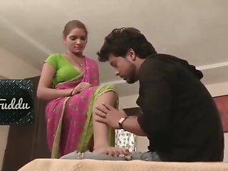 Hottest Desi Aunty Big Boobs..